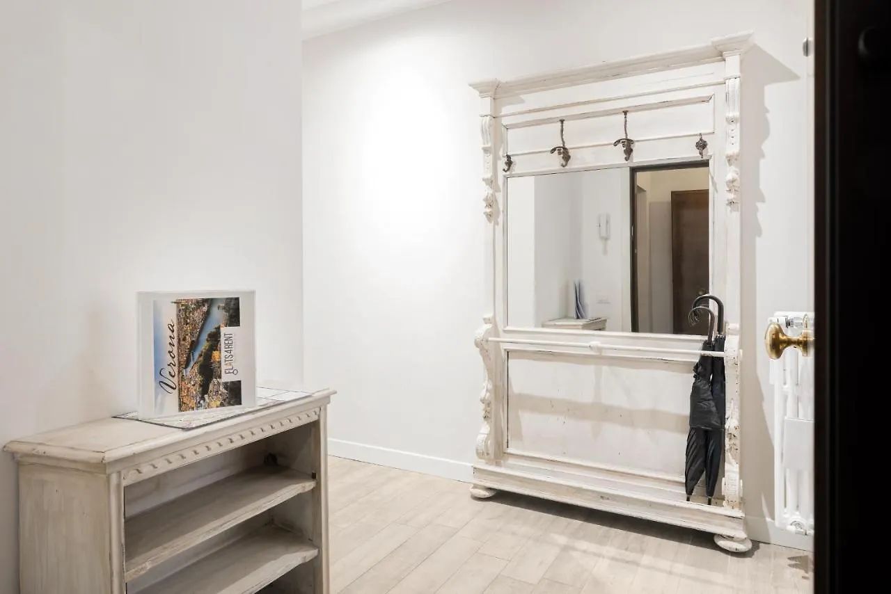 Flats4Rent La Dimora D'Orlando Apartman Verona Olaszország